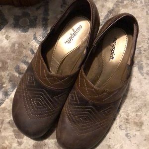Brown leather easy spirit clogs. Sz 6  gently used